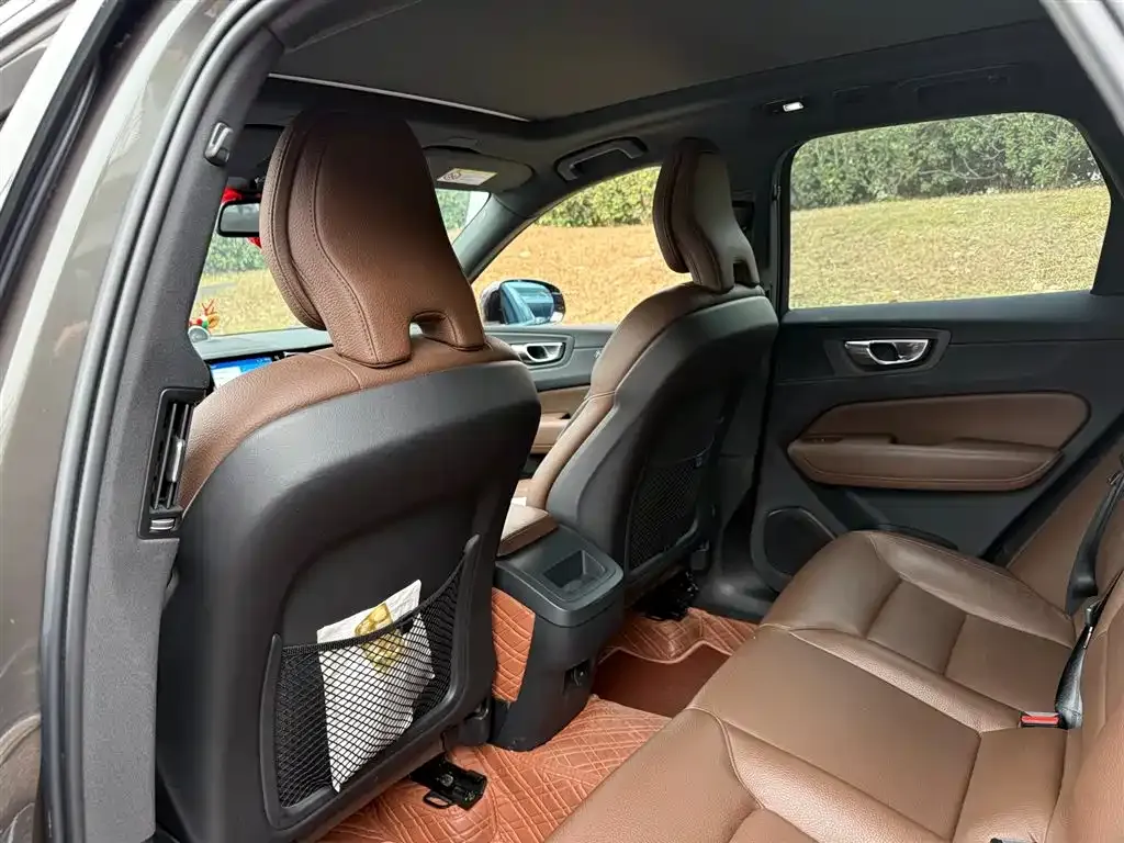 Volvo XC60 2021 из CN, фото 2