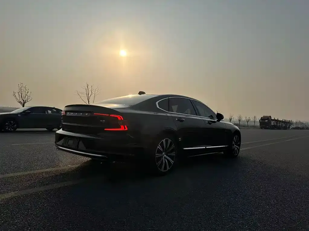 Volvo S90 2022 из CN, фото 3
