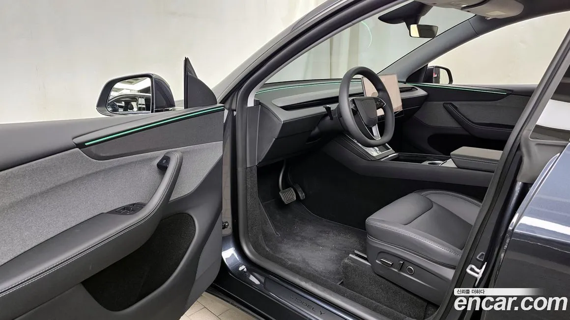 Tesla Model Y — фото 8