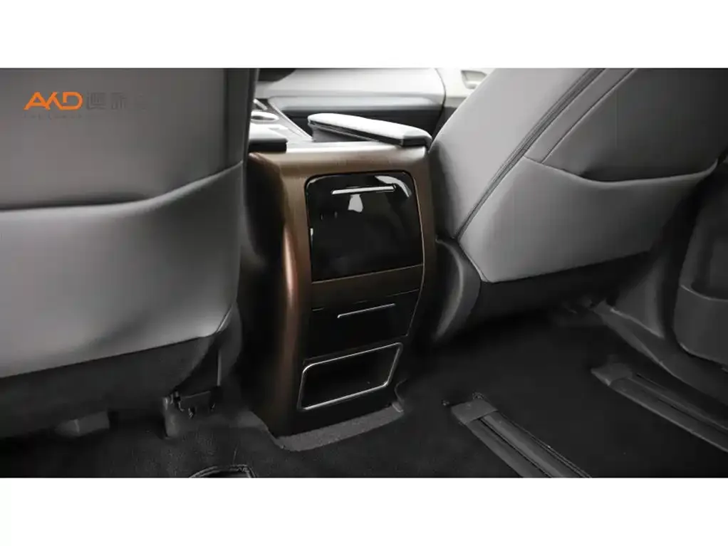 Toyota Granvia — фото 2