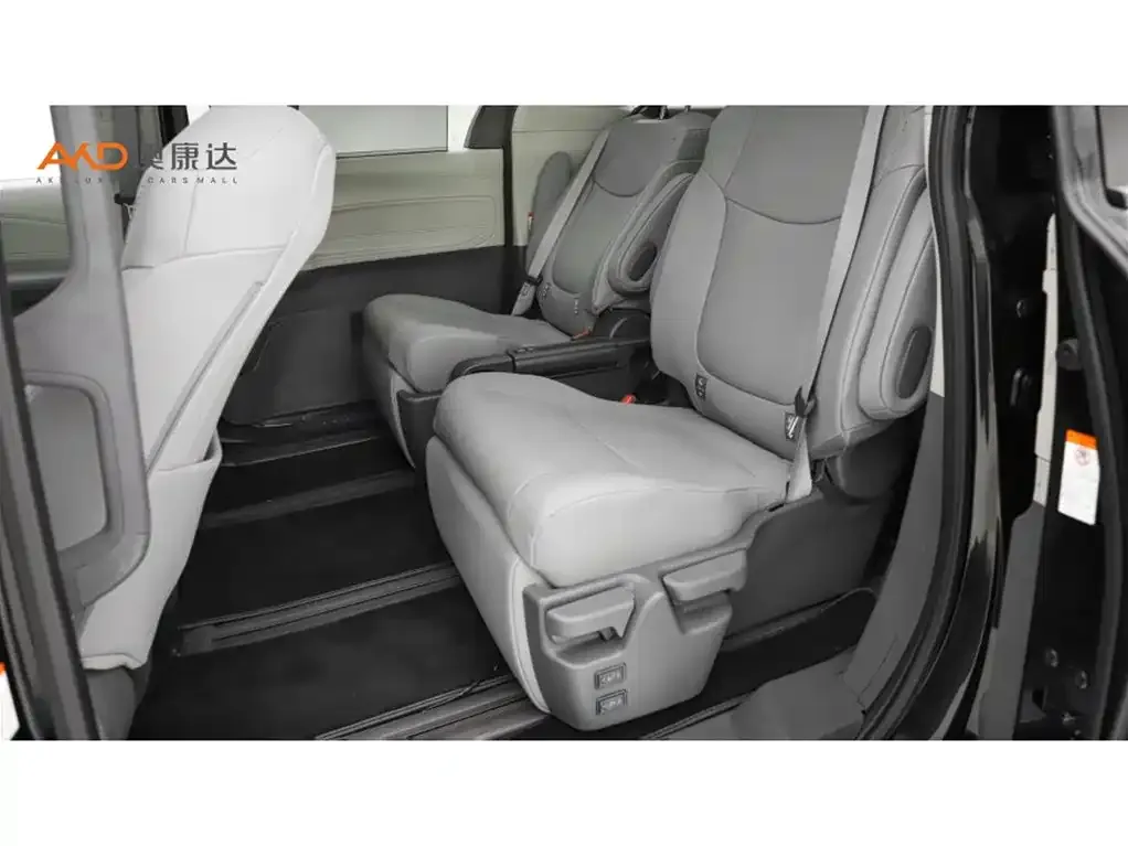 Toyota Granvia — фото 6