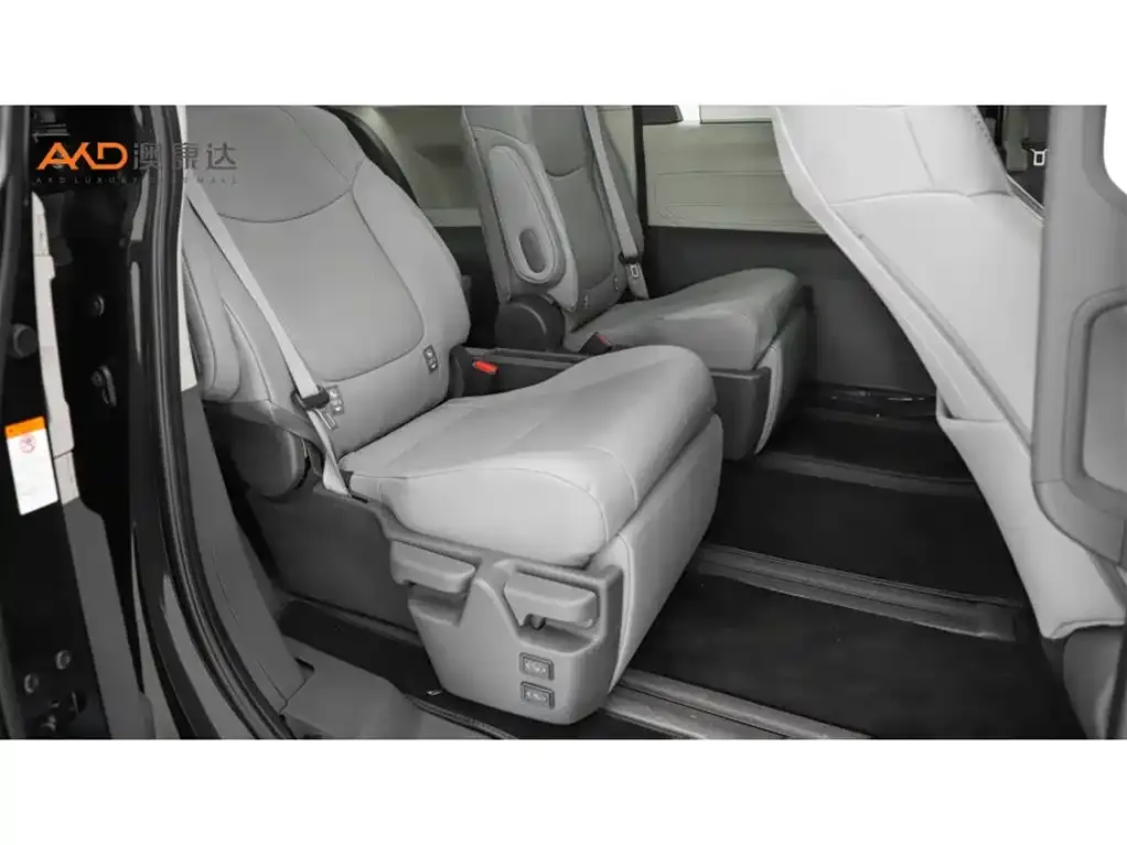 Toyota Granvia — фото 7