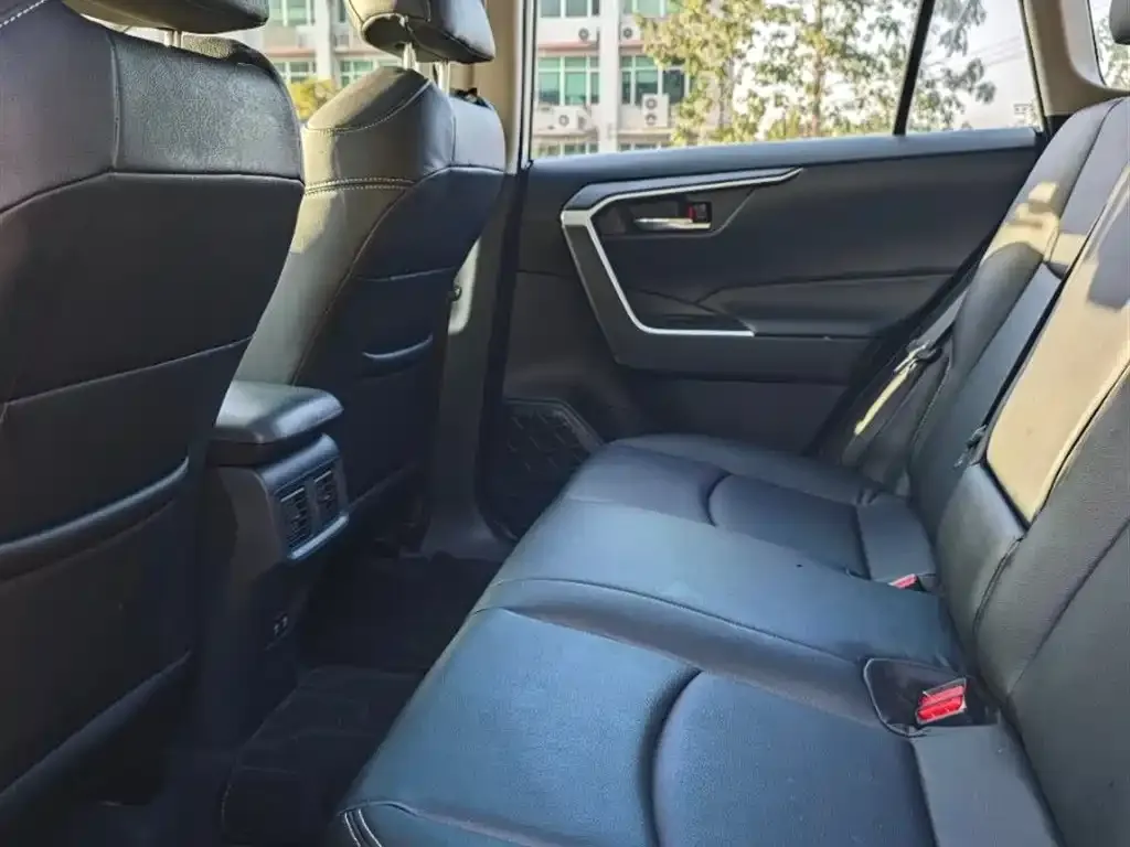 Toyota RAV4 2021 из CN, фото 2