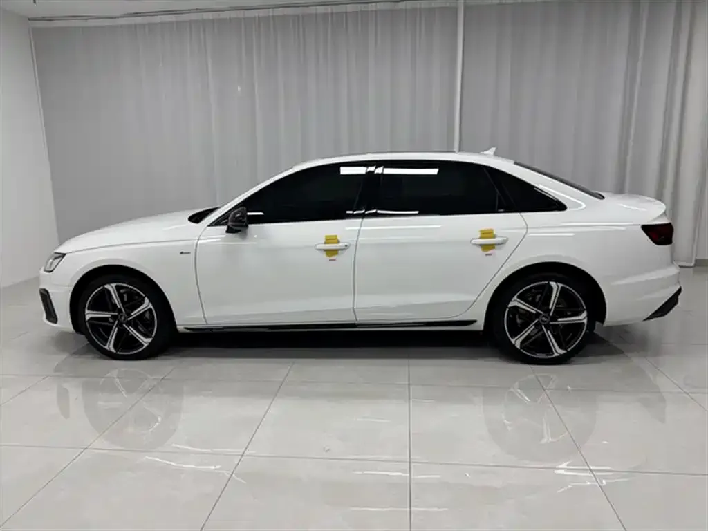 Audi A4L 2023 из CN, фото 3