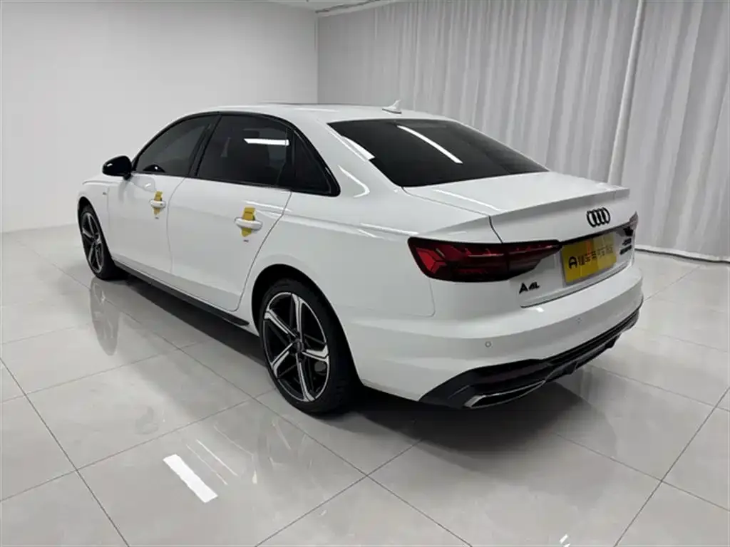 Audi A4L 2023 из CN, фото 2