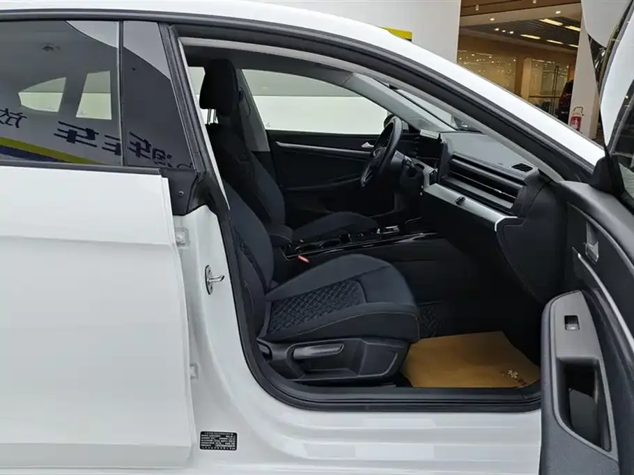 Volkswagen Lamando 2023 из CN, фото 8