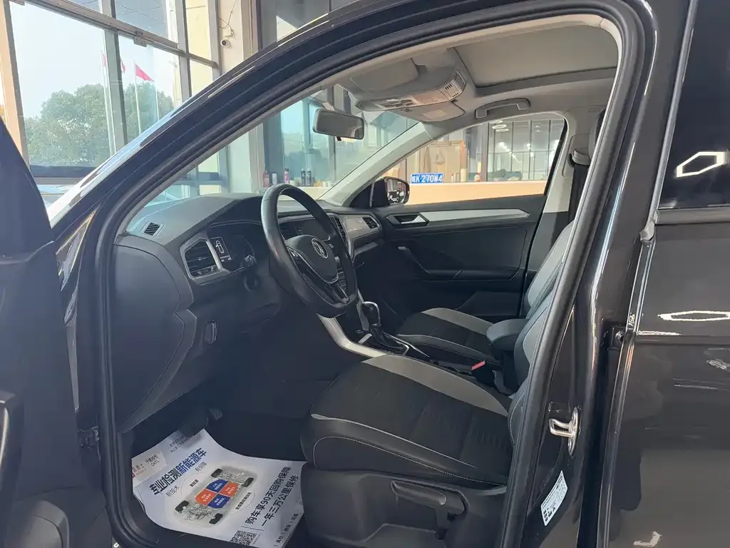 Volkswagen T-Roc 2023 из CN, фото 7