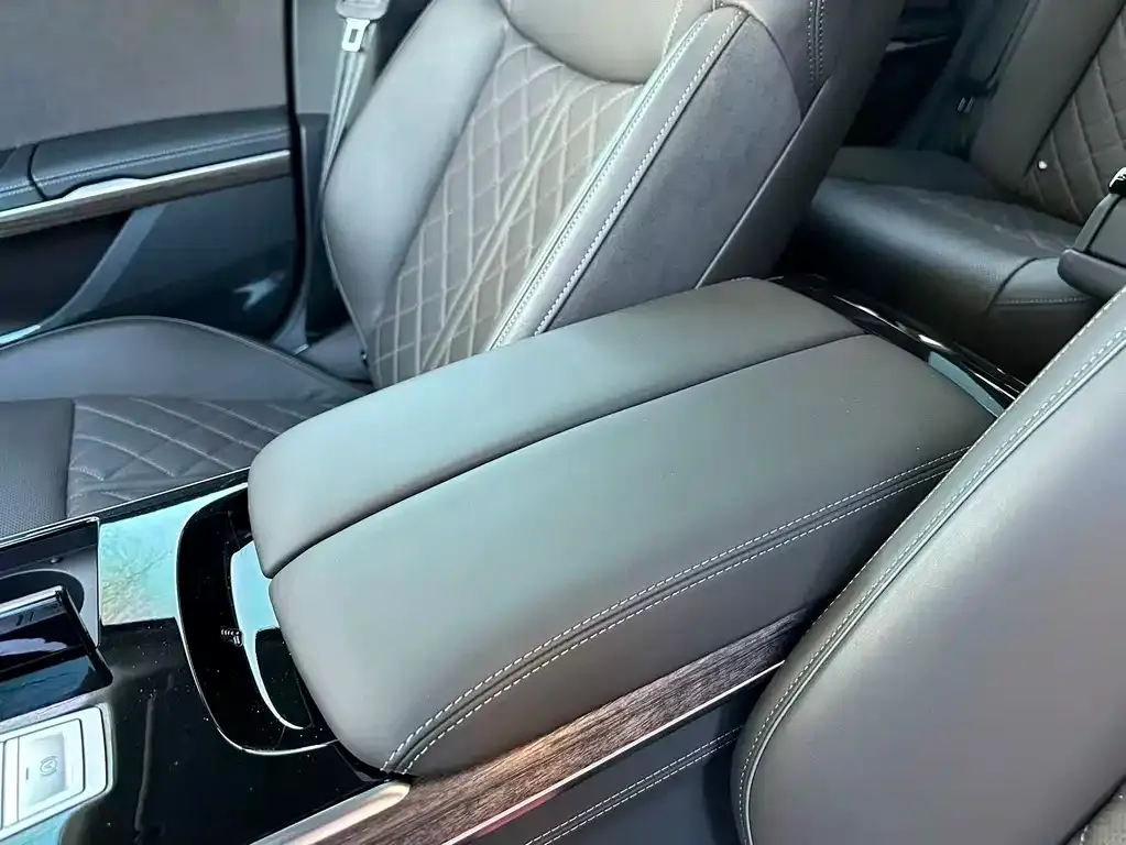 Audi A8 2023 из CN, фото 2