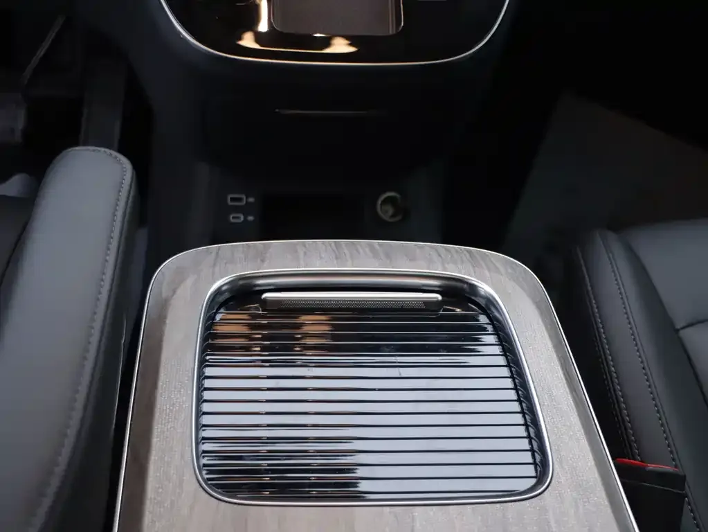 Hongqi HQ9 2024 из CN, фото 6