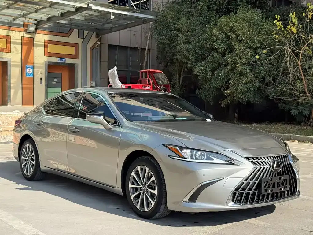 Lexus ES 2023 из CN, фото 4