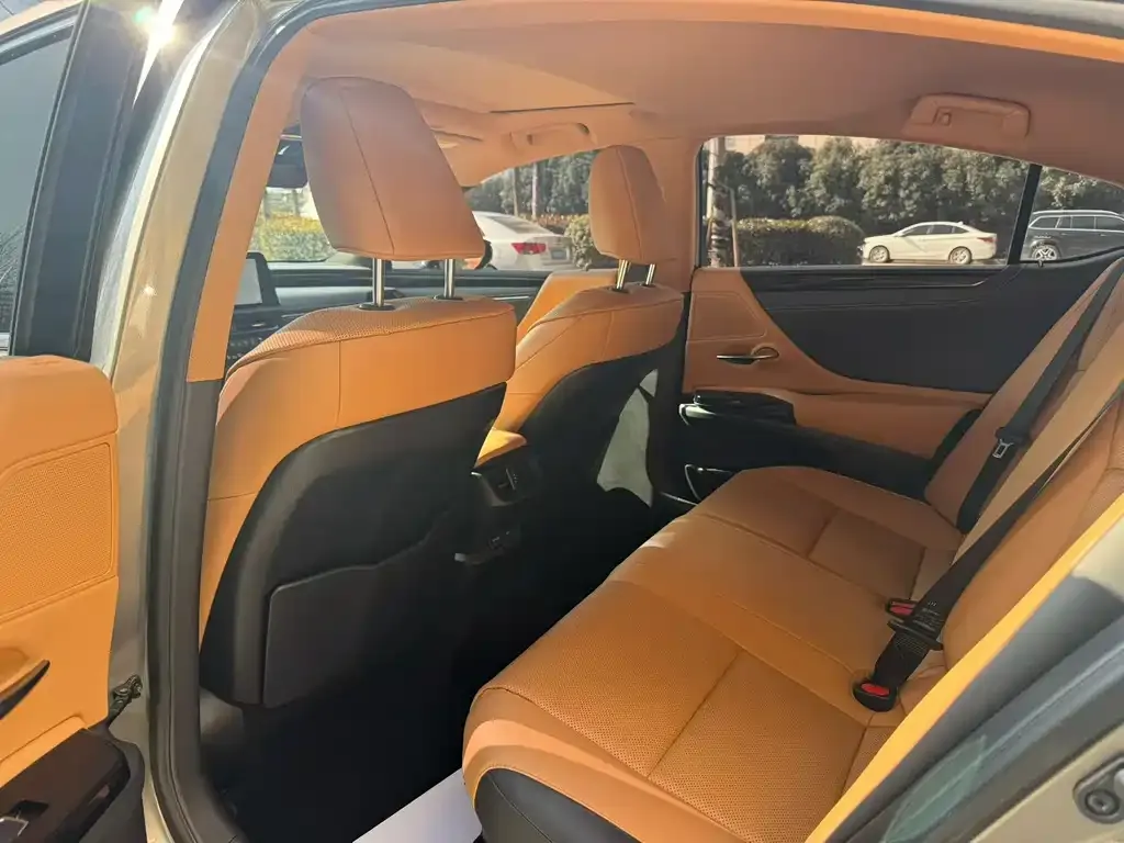 Lexus ES 2023 из CN, фото 2