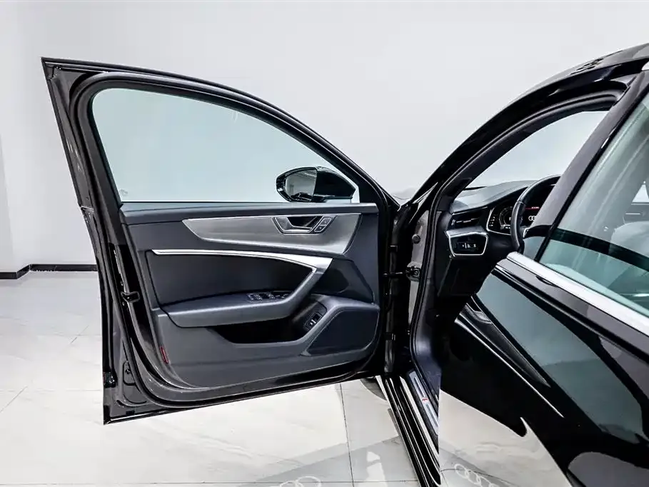 Audi A6L 2023 из CN, фото 4