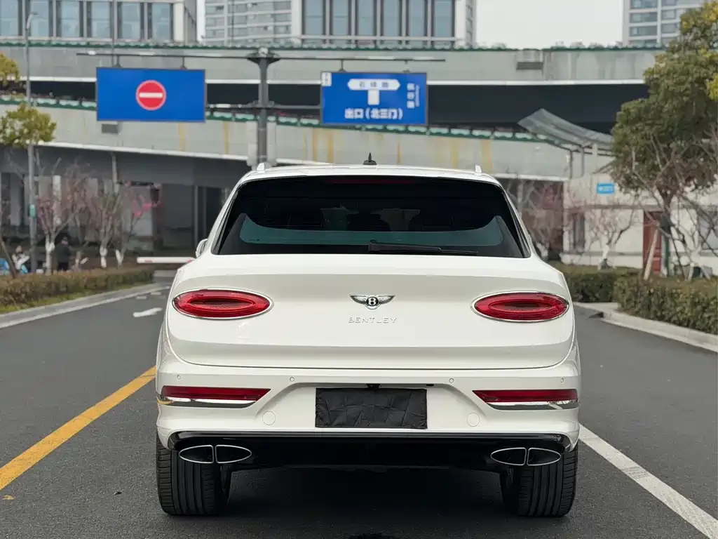Bentley Bentayga 2021 из CN, фото 2