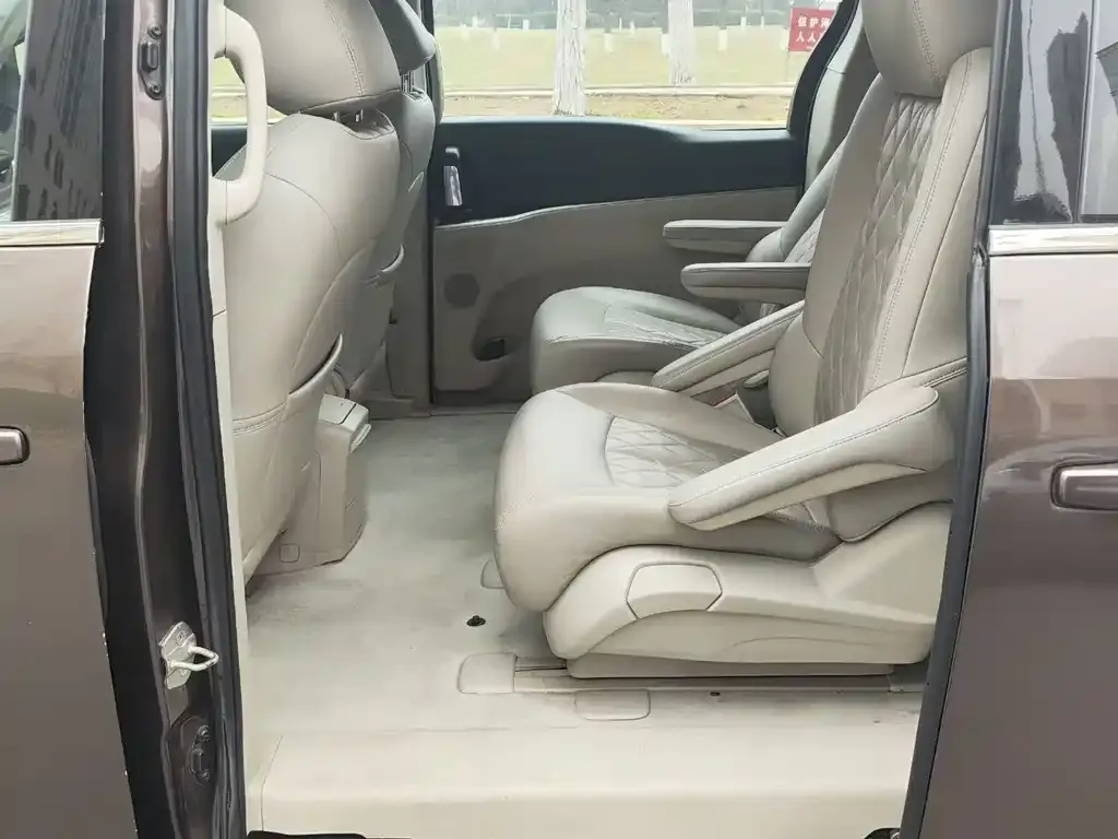 Buick GL8 2023 из CN, фото 3