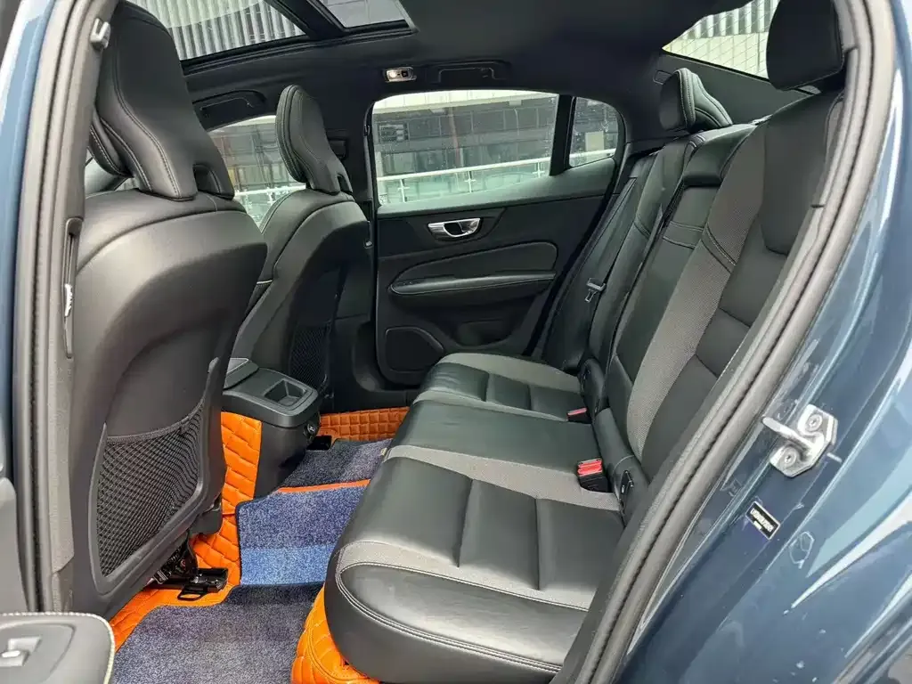 Volvo S60 2022 из CN, фото 3