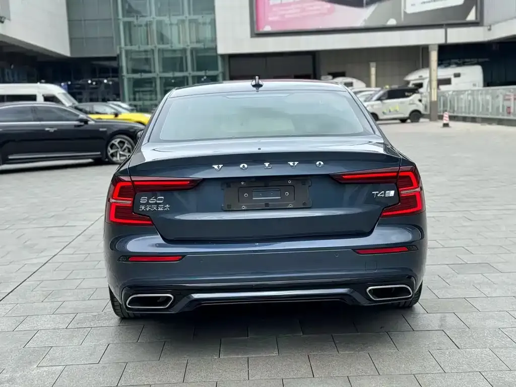 Volvo S60 2022 из CN, фото 4