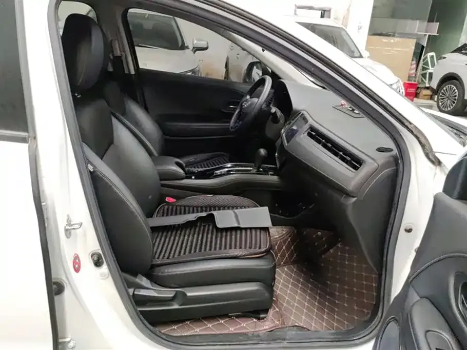 Honda Vezel 2021 из CN, фото 10