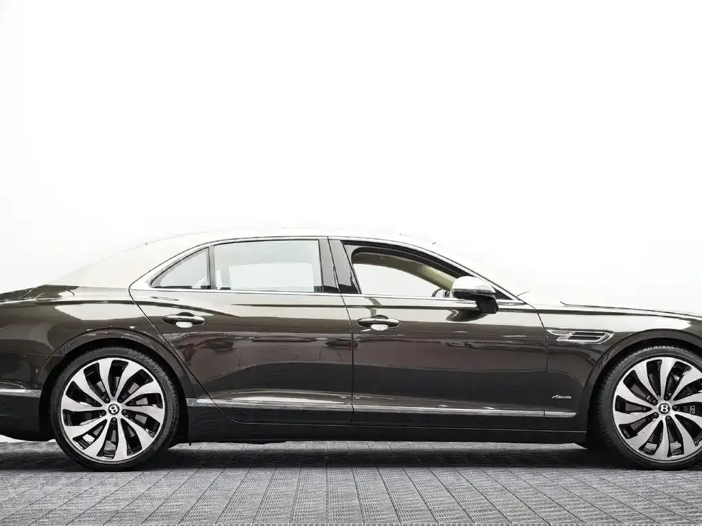 Bentley Flying Spur — фото 10