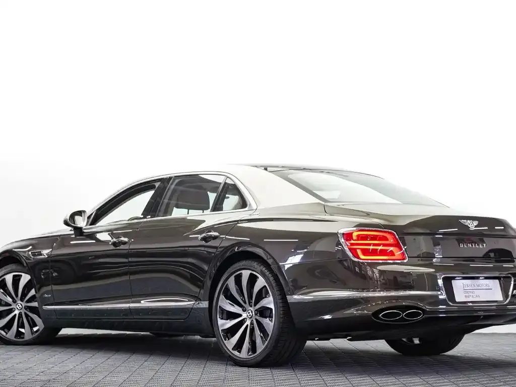 Bentley Flying Spur — фото 6