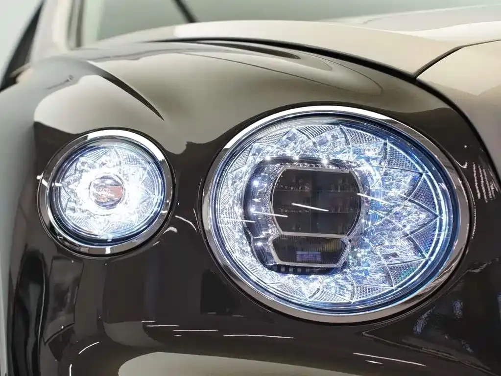 Bentley Flying Spur — фото 9