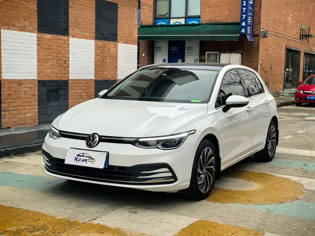 Volkswagen Golf 2023 из CN, фото 1