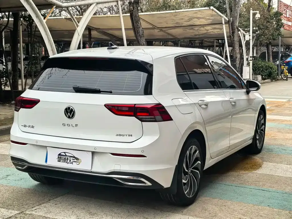 Volkswagen Golf 2023 из CN, фото 8