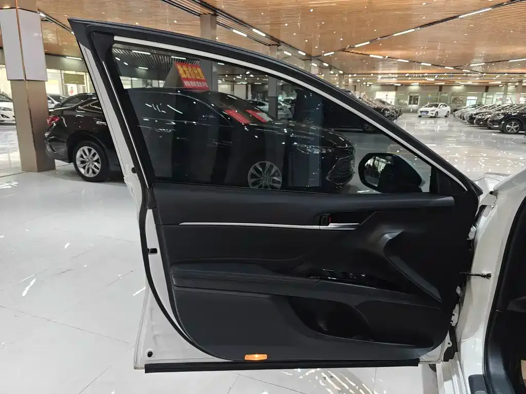 Toyota Camry 2023 из CN, фото 5