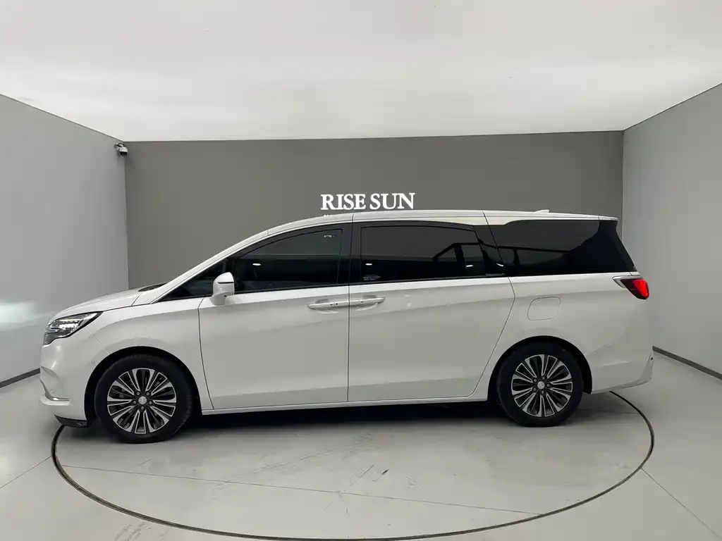 Buick GL8 2022 из CN, фото 3
