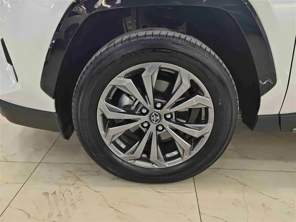 Toyota RAV4 2025 из CN, фото 8
