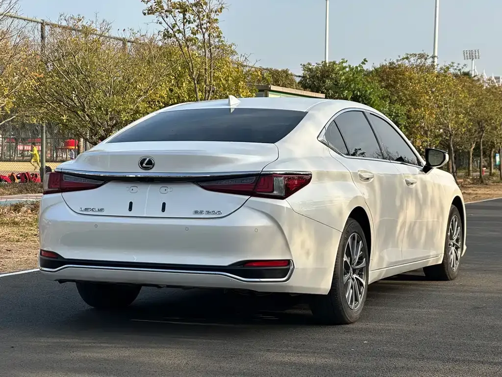 Lexus ES — фото 5