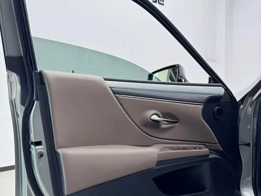 Lexus ES 2025 из CN, фото 3