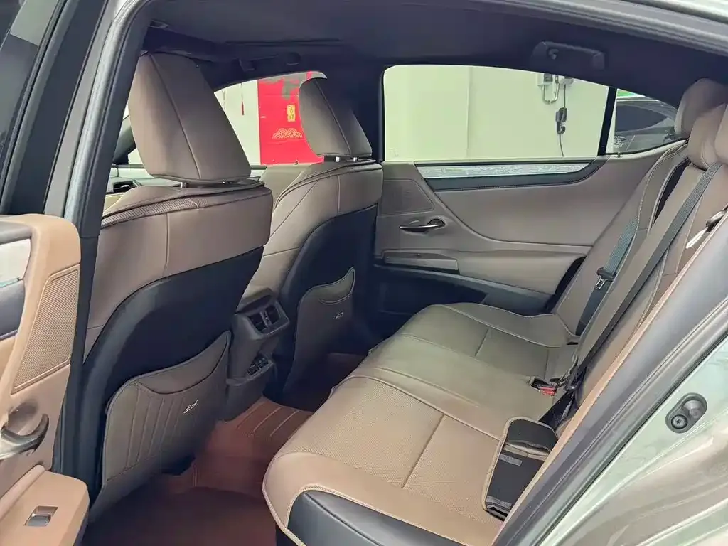 Lexus ES 2025 из CN, фото 9