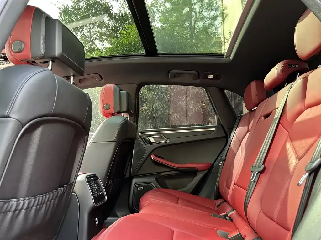 Porsche Macan 2024 из CN, фото 2