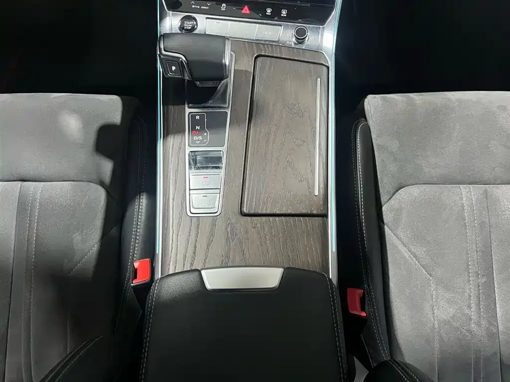 Audi A6L 2023 из CN, фото 4