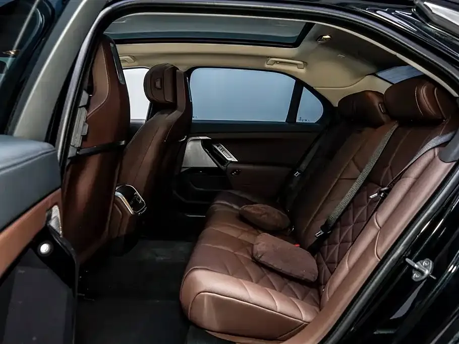 BMW 7 Series 2024 из CN, фото 3