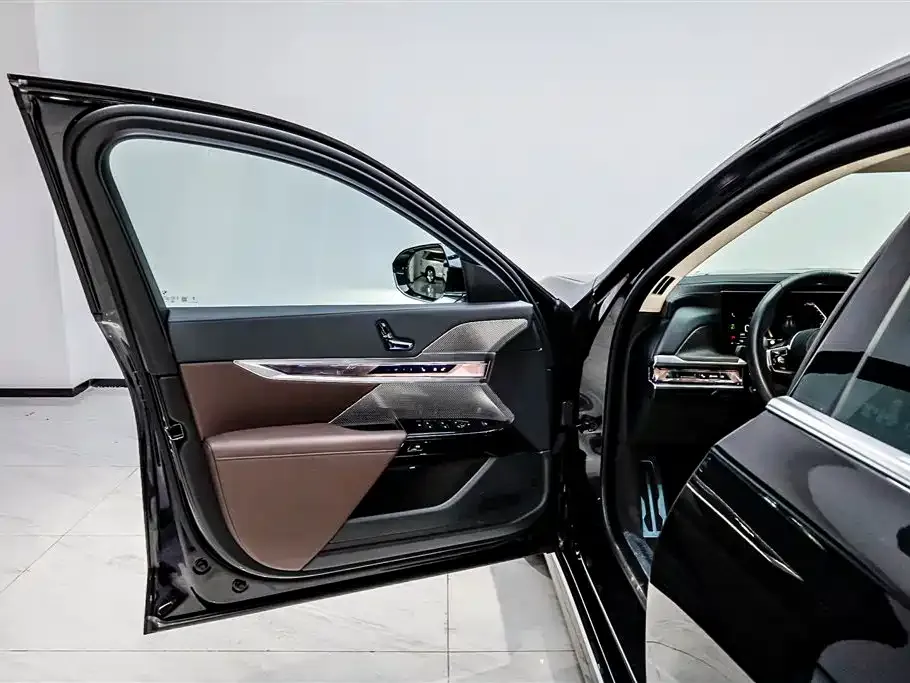 BMW 7 Series 2024 из CN, фото 9