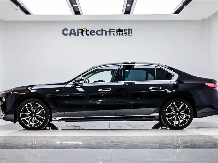 BMW 7 Series 2024 из CN, фото 10