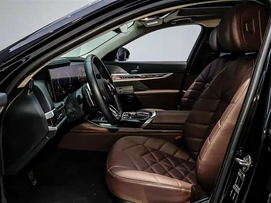 BMW 7 Series 2024 из CN, фото 8