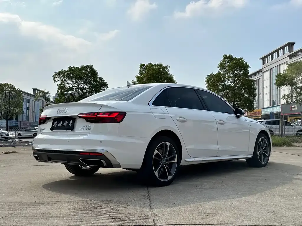 Audi A4L 2022 из CN, фото 2
