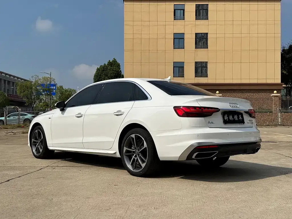 Audi A4L 2022 из CN, фото 7