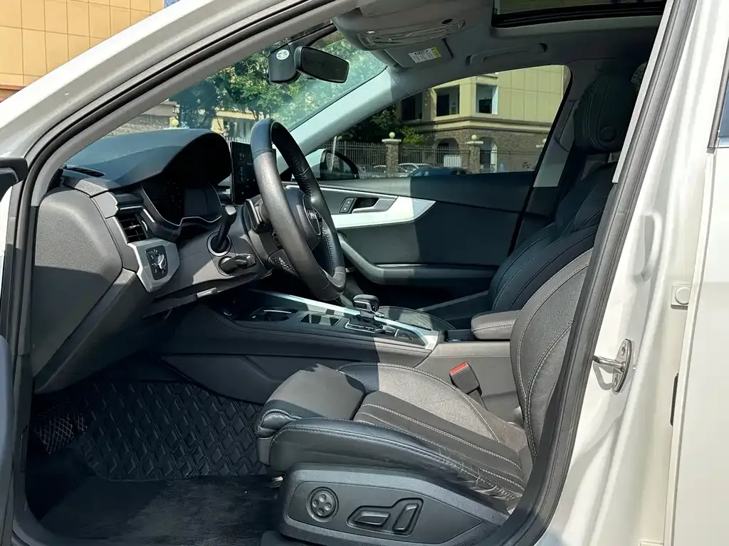 Audi A4L 2022 из CN, фото 5