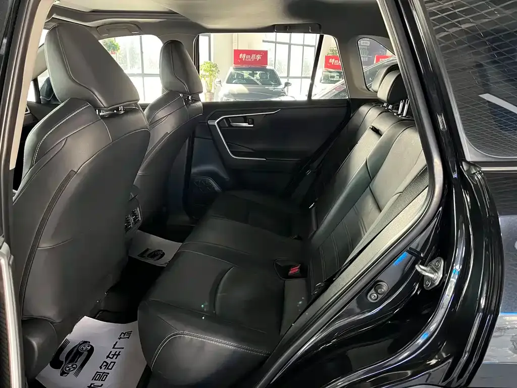 Toyota Wildlander 2023 из CN, фото 2