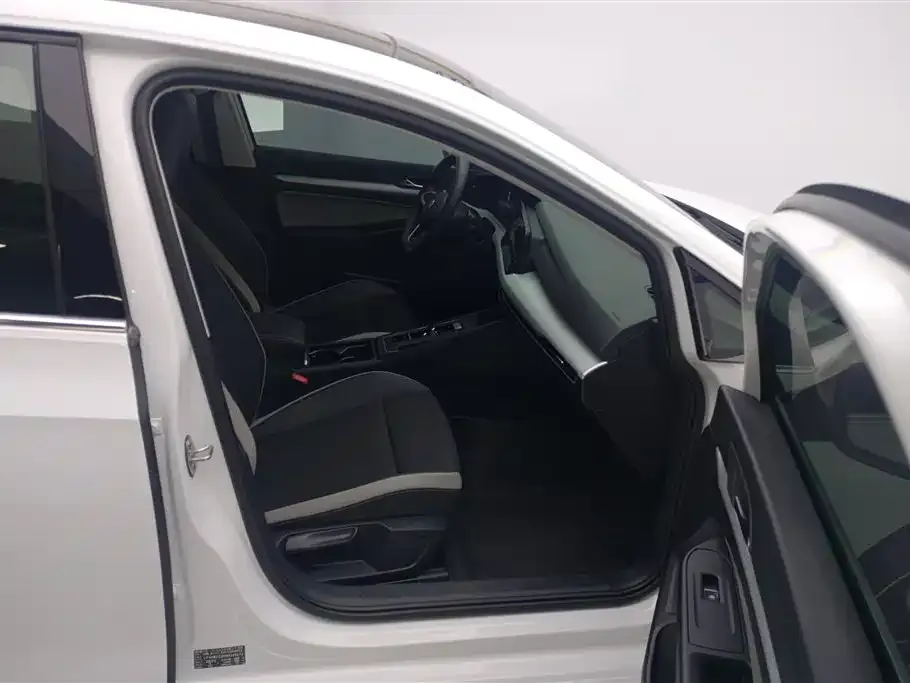 Volkswagen Golf 2023 из CN, фото 8