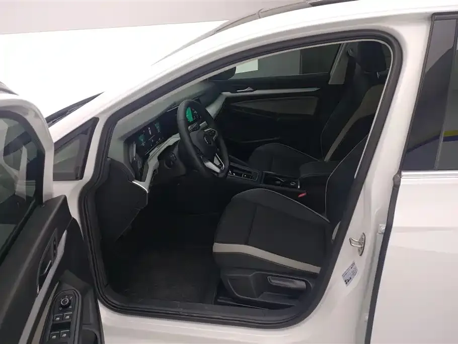 Volkswagen Golf 2023 из CN, фото 6