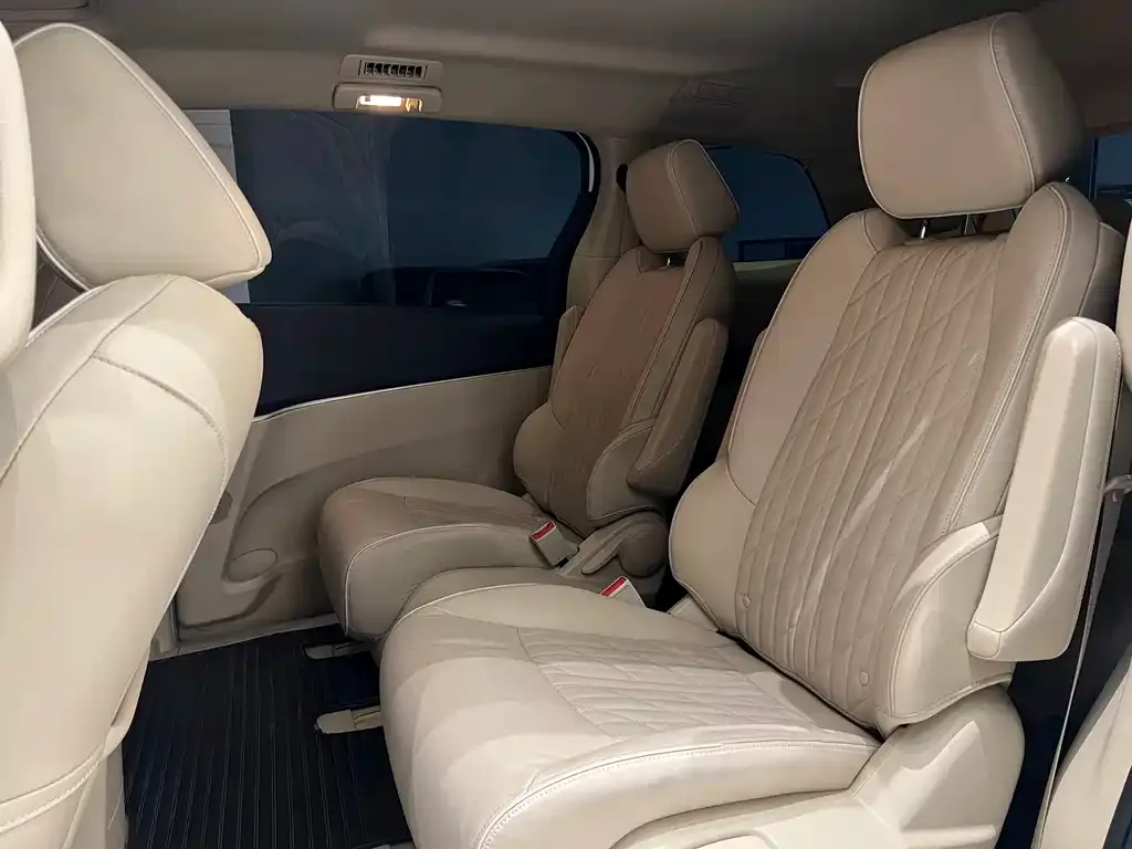 Buick GL8 2023 из CN, фото 2