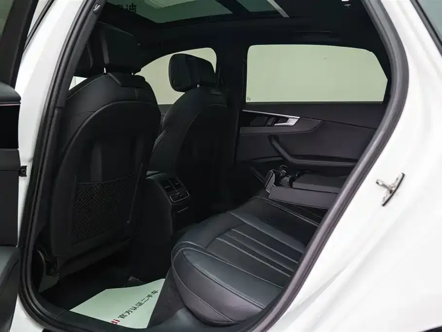 Audi A4L 2023 из CN, фото 2