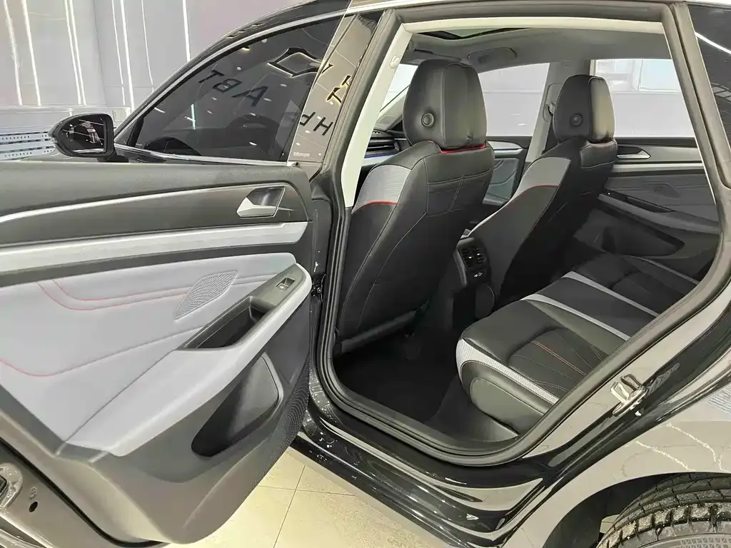 Volkswagen Lamando 2023 из CN, фото 2