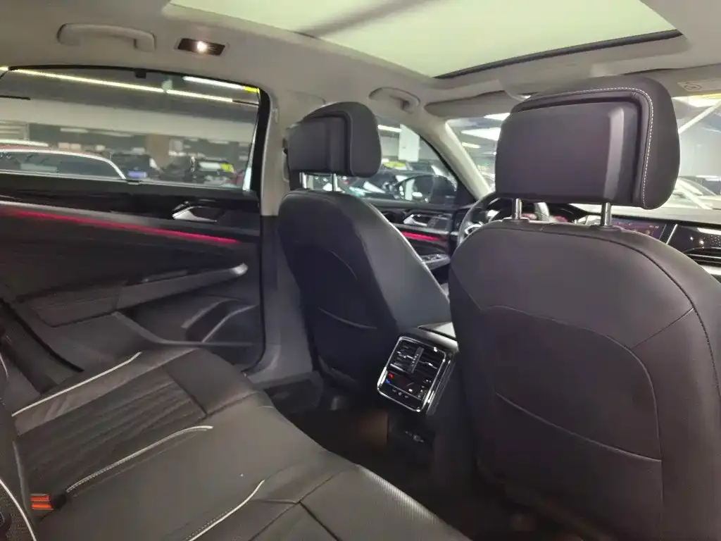 Volkswagen Passat 2022 из CN, фото 5