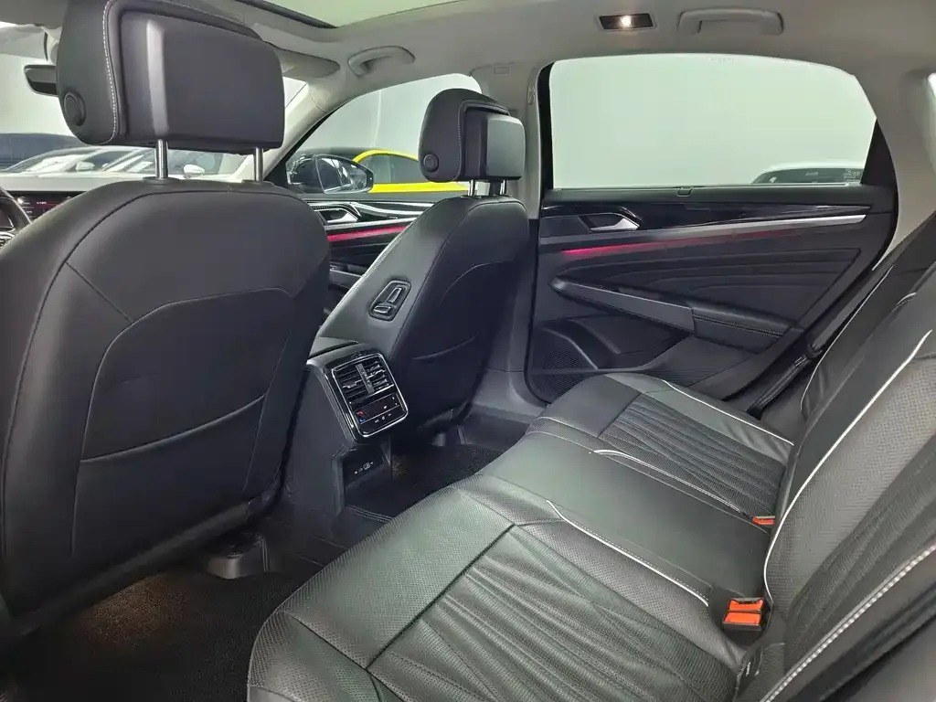Volkswagen Passat 2022 из CN, фото 4