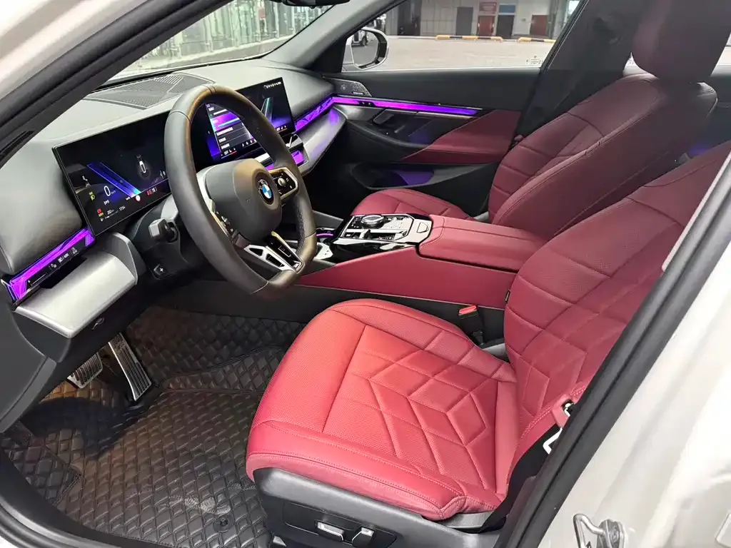 BMW 5 Series 2024 из CN, фото 3